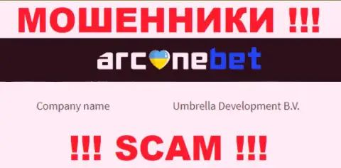 На официальном web-сервисе ArcaneBet указано, что юридическое лицо организации - Umbrella Development B.V.